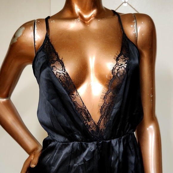 NWOT PrettyLittleThing Black Satin/Lace Romper Size 0 - Picture 2 of 4